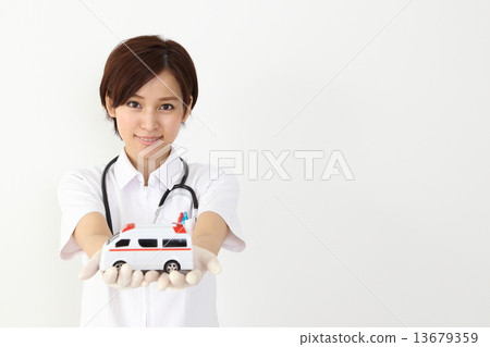 Medical image (ambulance) 13679359