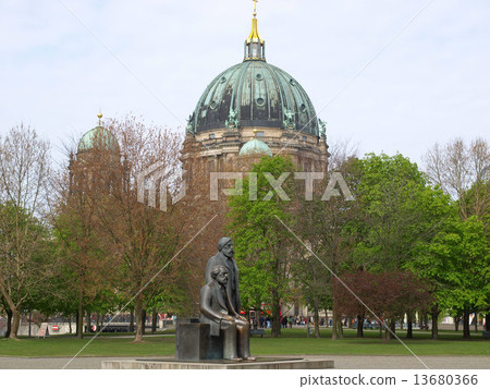 Berliner Dom 13680366