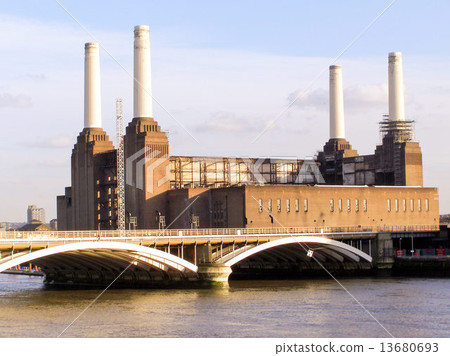London Battersea powerstation 13680693