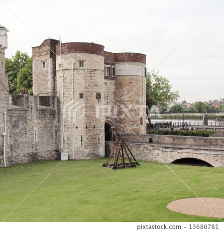 Tower of London 13680781