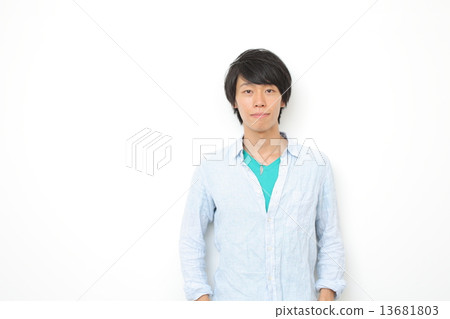 二十幾歲的男性 二十幾歲的男性 13681803