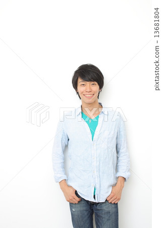 二十幾歲的男性 二十幾歲的男性 13681804