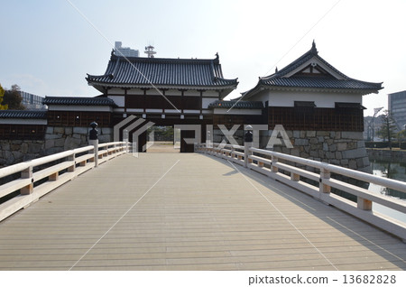 從近江大橋（廣島城堡·廣島城堡廢墟公園/廣島縣中區家庭町）拍攝的“將軍門” 13682828