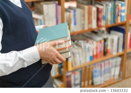 高中生和書籍 13683332