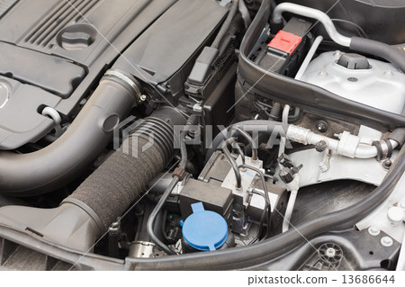 Overhead of engine in bonnet 13686644
