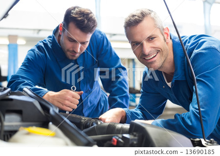 Team of mechanics working together Team of mechanics working together 13690185