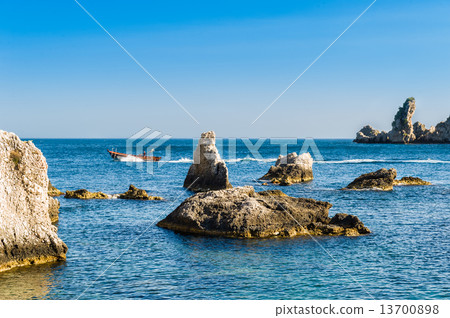 Speed boat and sharp rocks near Isola Bella Speed boat and sharp rocks near Isola Bella 13700898