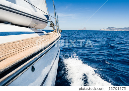 Sail adventure Sail adventure 13701375