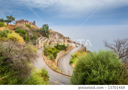 Serpantine road Serpantine road 13701489
