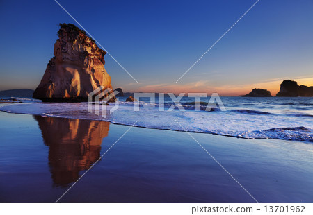 Cathedral Cove, New Zealand 13701962