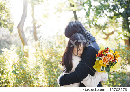 A couple with flowers 13702378