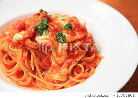 美味的馬蘇里拉奶酪意大利面 美味的馬蘇里拉奶酪意大利面 13702601