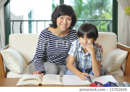 mother and son 13702608