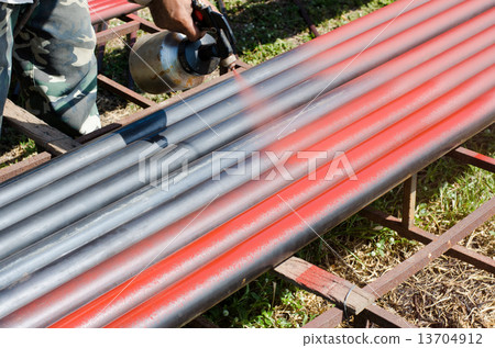 Workers painted steel pipe Workers painted steel pipe 13704912