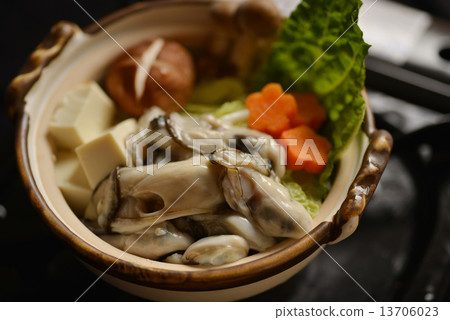 Oyster hotpot 13706023