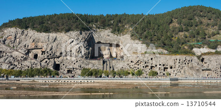 洛陽世界遺產龍門洞在中國河南省 13710544