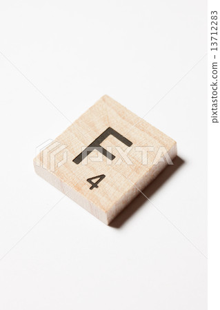 Scrabble character "F" 13712283