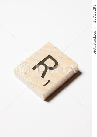 拼字遊戲角色“R” 13712295