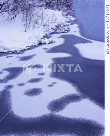 Akimoto湖冬天風景 13715571