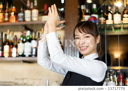 Bartender 13717770