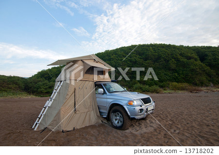 Car with rooftop tent on it 13718202
