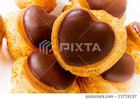 Valentine's heart chocolate pie 13719137