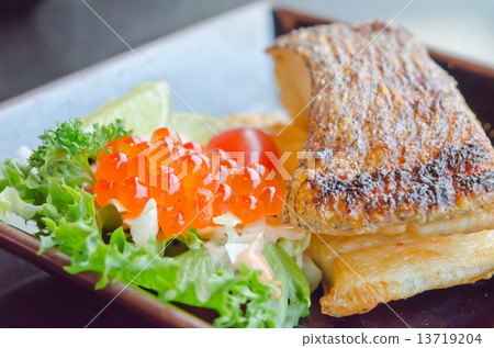 Japanese dish 13719204