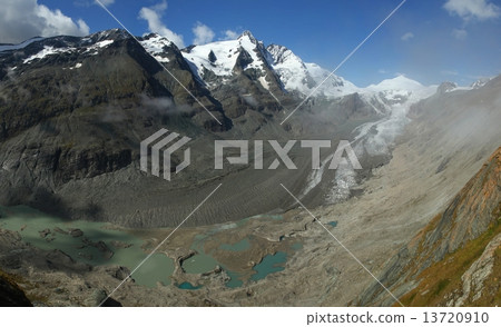 Mountain valley under Grossglockner 13720910