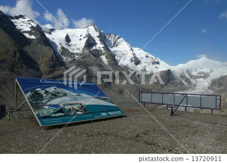 Grossglockner and signboard 13720911