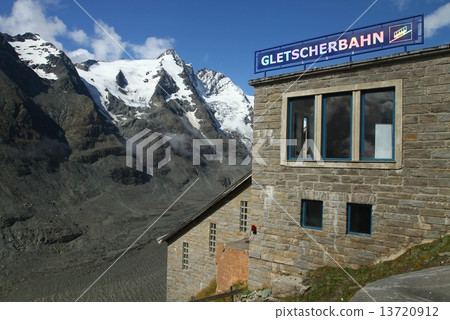 Mountain tramway station 13720912