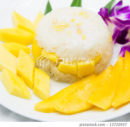Mango and Sticky Rice 13720937