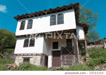 Traditional Bulgarian house in Bozhentsi 13721153