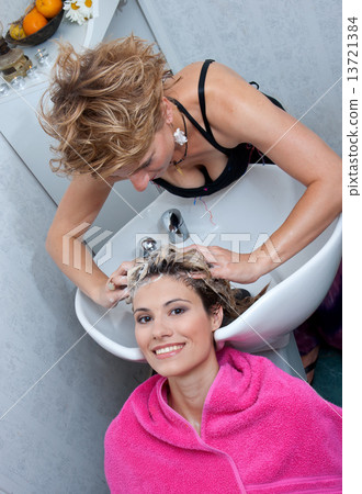 washing hair 13721384