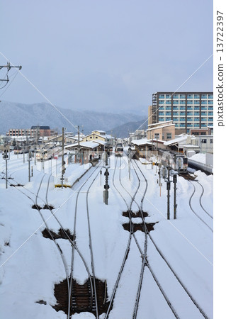 高山站的雪 13722397