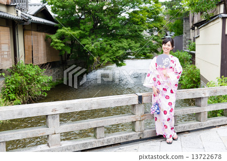A woman in a yukata 13722678