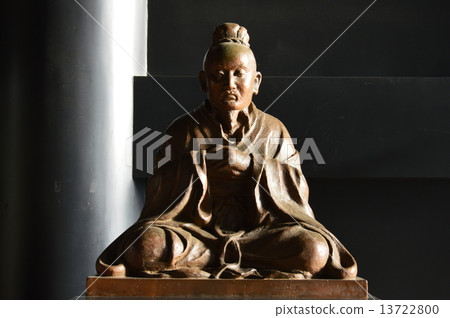 Wooden statue of "childish (shishi)" (Yushima Shrine, Taisei / Tokyo Bunkyo Ward Yushima 1 chome) 13722800