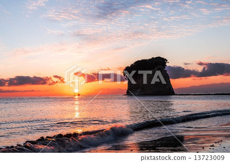 Sunrise from Mitsuke Island Sunrise from Mitsuke Island 13723009