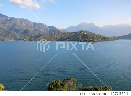 台灣南投縣日月潭(Oita Tateman)臨近Lull Island 台灣南投縣日月潭(Oita Tateman)臨近Lull Island 13723834