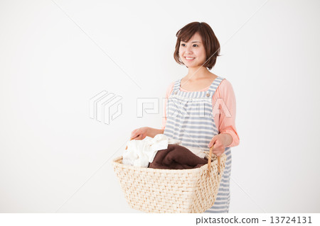 laundry basket, person, female 13724131