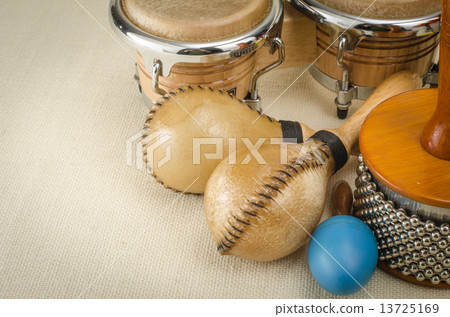 Percussions 13725169