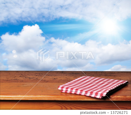 Empty table 13726271