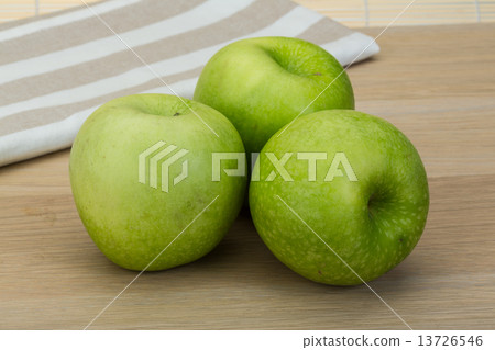 Green apple Green apple 13726546