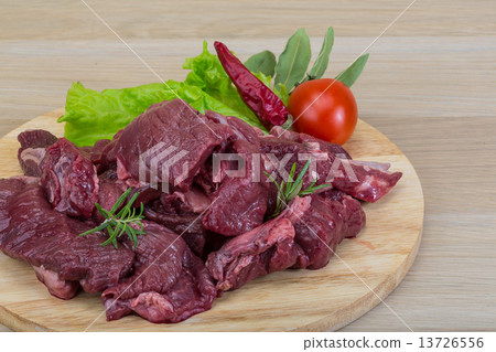 Raw venison 13726556