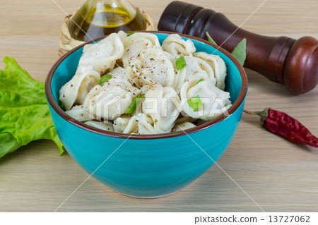 Boiled russian dumplings 13727062