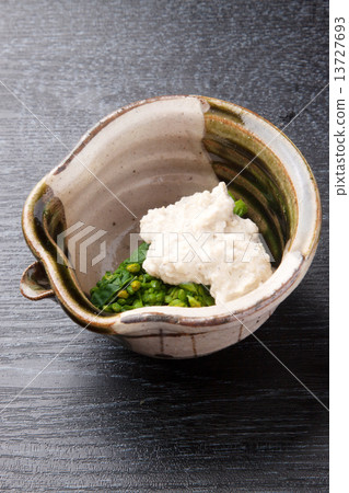 White pepper blossoms 13727693