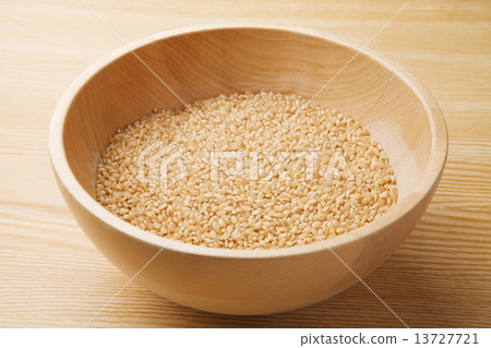 Brown rice 13727721