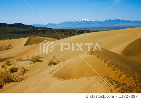 Sand dunes in desert national park Altyn-Emel, Kazakhstan. 13727887