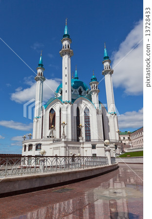 Qol Sharif mosque in Kazan, Russia. Vertical shot. 13728433