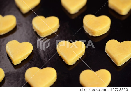 Making sweets Making sweets 13728850