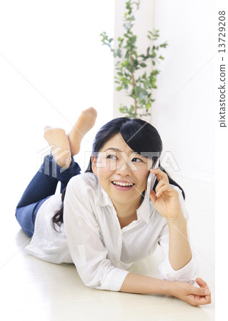 年輕的女士 年輕的女士 13729208